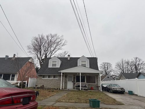 2 Quay Ct, East Rockaway, NY, 11518-2335 | Card Image