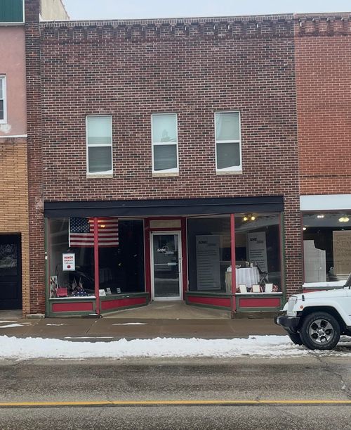 110 W Mission St, Strawberry Point, IA, 52076-4404 | Card Image