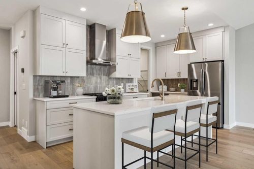 644 Shawnee Terr Sw, Calgary, AB, T2Y0T5 | Card Image