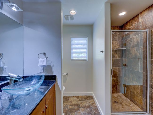 2 - 400 E 33 Rd St, Condo with 3 bedrooms, 3 bathrooms and 2 parking in Austin TX | Image 39