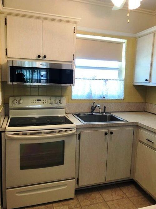 210-1115 Lake Ter, Boynton Beach, FL, 33426-4282 | Card Image