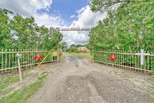 1470 Fellowship Ln, Madisonville, TX, 77864-7186 | Card Image