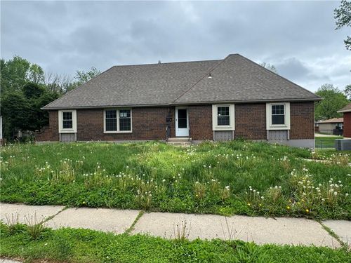 18000 E Dakota Dr, Independence, MO, 64056 | Card Image