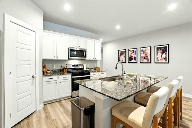 621 Little Spring Ct, House other with 4 bedrooms, 2 bathrooms and 2 parking in Anahuac TX | Image 5