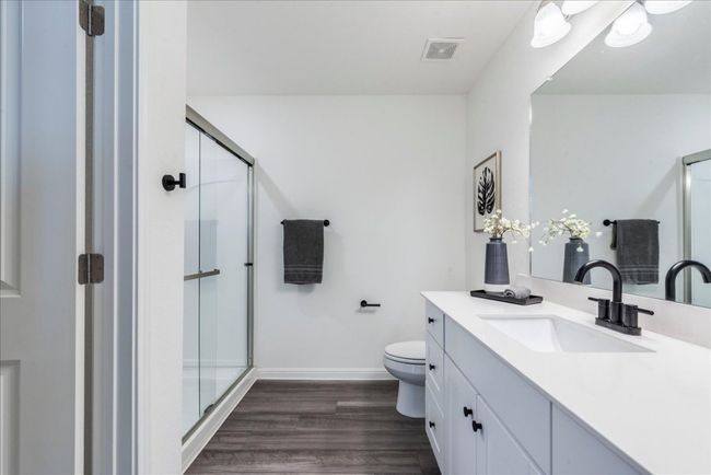 Primary bathroom (upstairs) | Image 21