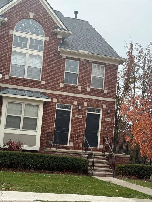3292 Newbury Pl, Troy, MI, 48084-7043 | Card Image
