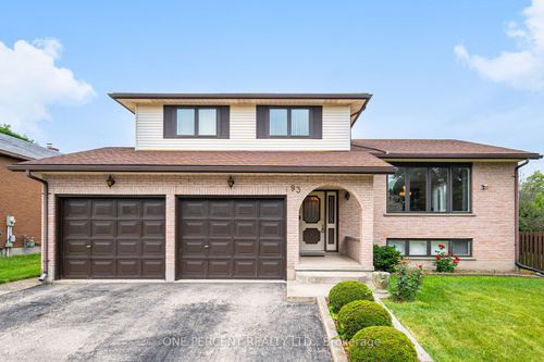 93 Old Chicopee Dr, Kitchener, ON, N2A3R7 | Card Image