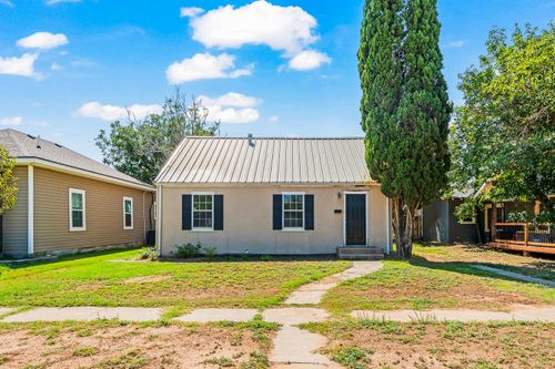 515 W Garza St, Slaton, TX, 79364-3823 | Card Image
