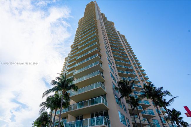 718 - 3330 Ne 190th St, Condo with 3 bedrooms, 3 bathrooms and null parking in Aventura FL | Image 4