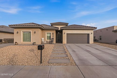 2084 Santa Isabella Dr, Sunland Park, NM, 88063-8609 | Card Image