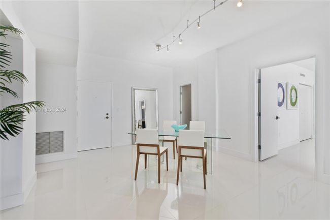 PH15 - 800 West Ave, Condo with 3 bedrooms, 2 bathrooms and null parking in Miami Beach FL | Image 7