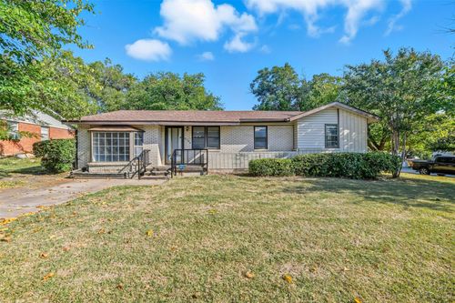 8100 Tumbleweed Trl, White Settlement, TX, 76108-3519 | Card Image