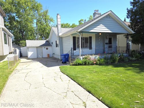952 Lakeview St, Waterford, MI, 48328-3806 | Card Image