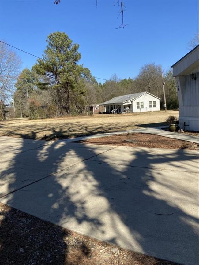 3 bed 2 bath house on property | Image 15