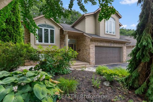 7498 Greendale St, Niagara Falls, ON, L2H3J2 | Card Image