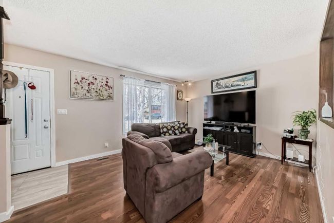 1328 Pennsburg Road Se, Home with 3 bedrooms, 2 bathrooms and 4 parking in Calgary AB | Image 7