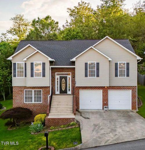 241 Stone Edge Cir, Kingsport, TN, 37660-3490 | Card Image