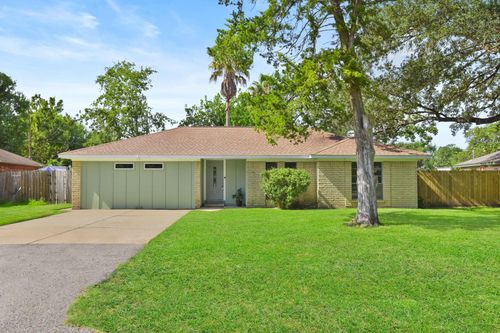 2206 Sierra St, Kemah, TX, 77565-2233 | Card Image