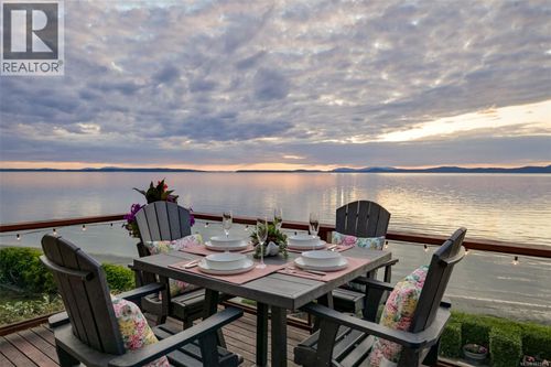 4971 Cordova Bay Rd, Victoria, BC, V8Y2K1 | Card Image