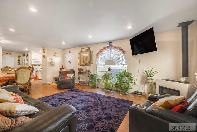 2492 E 2100 N, House other with 6 bedrooms, 4 bathrooms and 2 parking in Hamer ID | Image 6