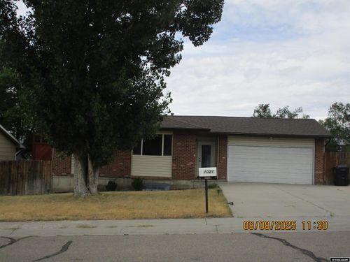 1021 Maple Way, Rock Springs, WY, 82901-4107 | Card Image
