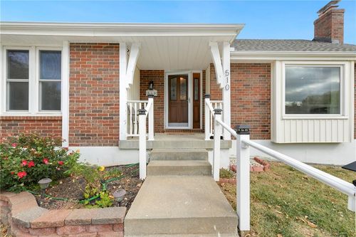 510 Ne Thames Dr, Lee's Summit, MO, 64086-5568 | Card Image