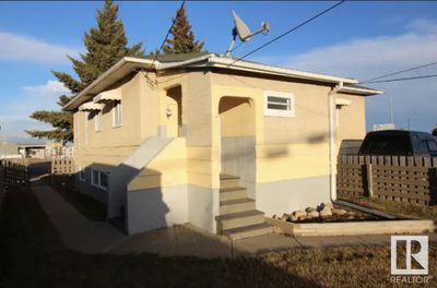 4761 50 Ave, House other with 5 bedrooms, 2 bathrooms and null parking in Vegreville AB | Image 3