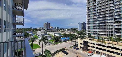 apt-10e-7545 E Treasure Dr, North Bay Village, FL, 33141-4578 | Card Image