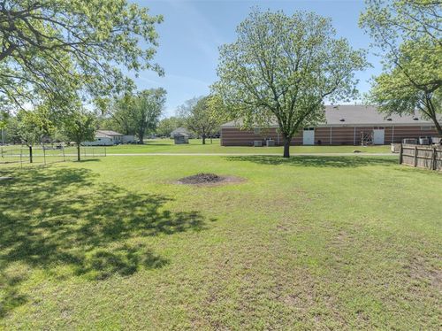 605 N Wineblood St, Checotah, OK, 74426-1820 | Card Image