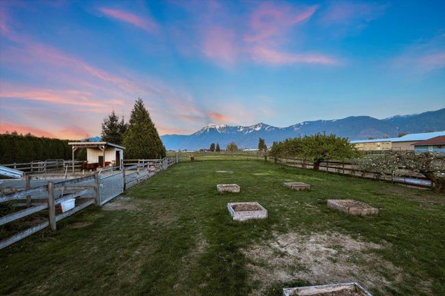 10590 Reeves Road, House other with 5 bedrooms, 3 bathrooms and 2 parking in Chilliwack BC | Image 6