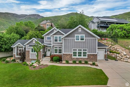 467 Island View Cir, Farmington, UT, 84025-3211 | Card Image