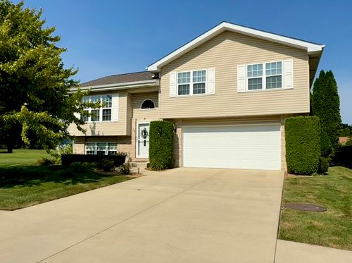 684 Cherokee Dr, Bourbonnais, IL, 60914-3300 | Card Image