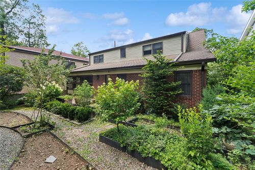 19522 Mclaughlin Ave, Hollis, NY, 11423-1152 | Card Image