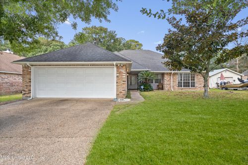 3801 Tangerine St, Ocean Springs, MS, 39564-1047 | Card Image