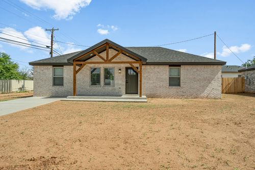 704 11th St, Abernathy, TX, 79311-3012 | Card Image