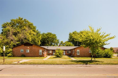 9500 Chalmers St, Detroit, MI, 48213-1955 | Card Image