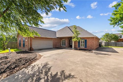 4202 W Kingswood St, Lake Charles, LA, 70605-4167 | Card Image
