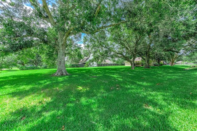 49 Robin Dr, House other with 3 bedrooms, 2 bathrooms and 2 parking in Alvin TX | Image 38