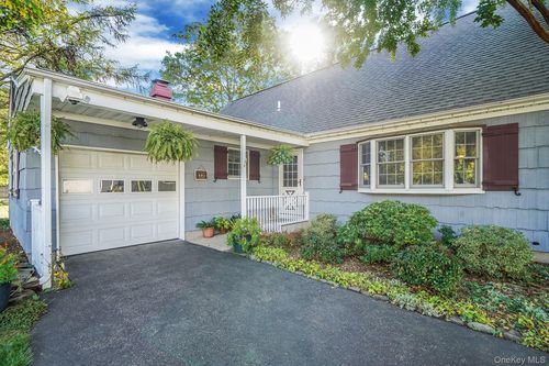 394 Cedarhurst St, Islip Terrace, NY, 11752-1210 | Card Image