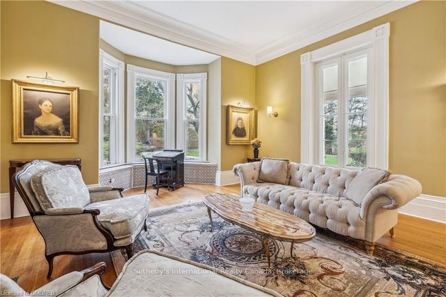 30 South St W, House other with 6 bedrooms, 4 bathrooms and 7 parking in Dundas ON | Image 10