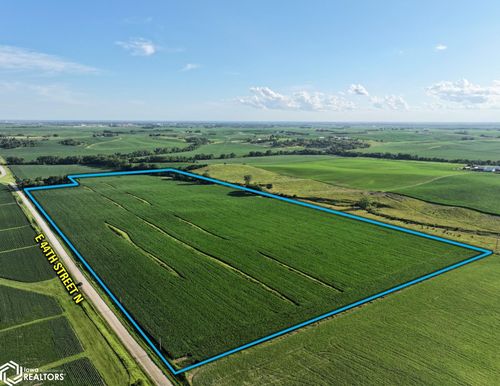 01 E 44th Street N, Newton, IA, 50208 | Card Image