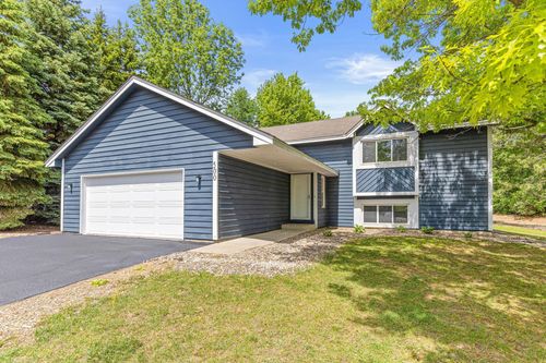 500 Ridge Ln, Chaska, MN, 55318-2818 | Card Image