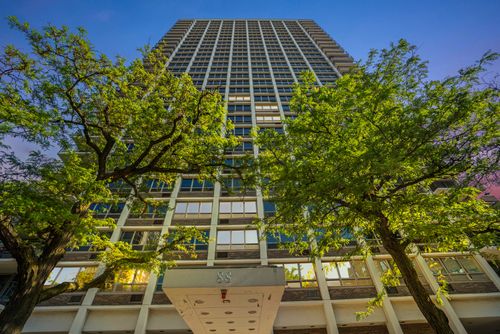 apt-904-88 Schiller St, CHICAGO, IL, 60610-4992 | Card Image