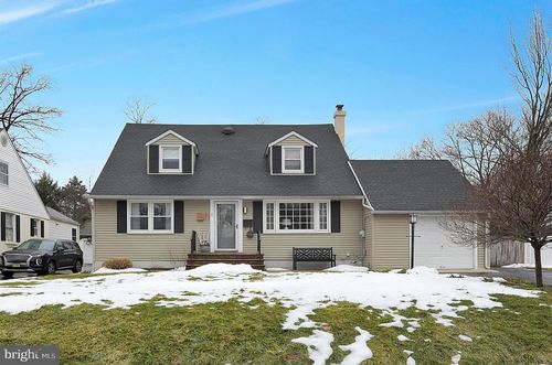 56 Ridgewood Ave, Ewing, NJ, 08618-1612 | Card Image