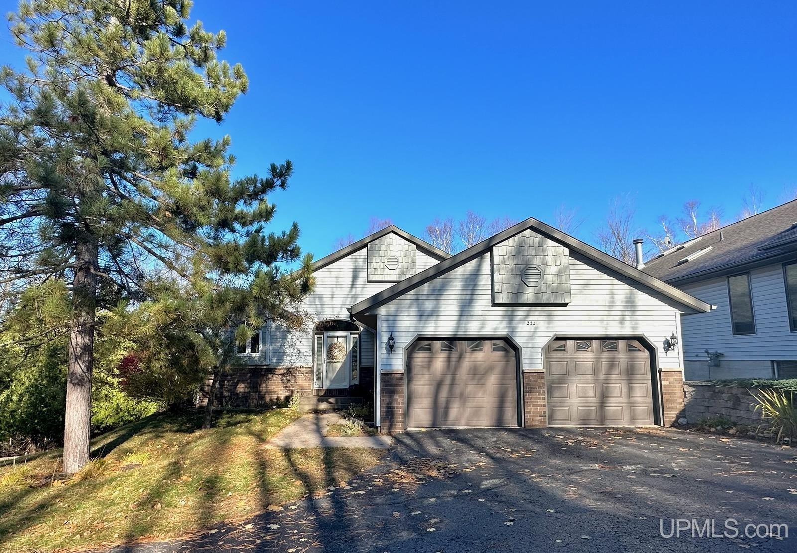 Crestview Dr, Marquette, MI 49855