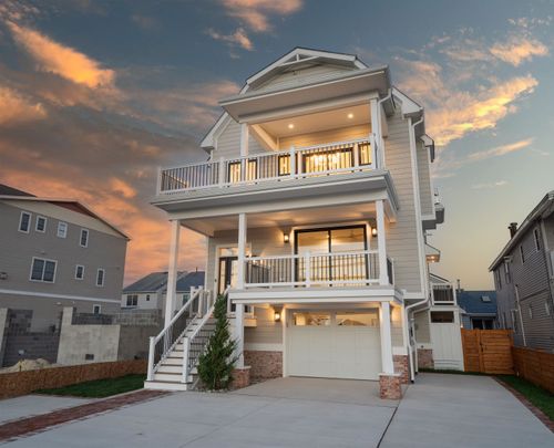 615 W Spruce Ave, North Wildwood, NJ, 08260-3033 | Card Image