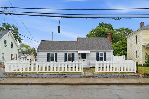 61 W Warwick Ave, West Warwick, RI, 02893-3853 | Card Image