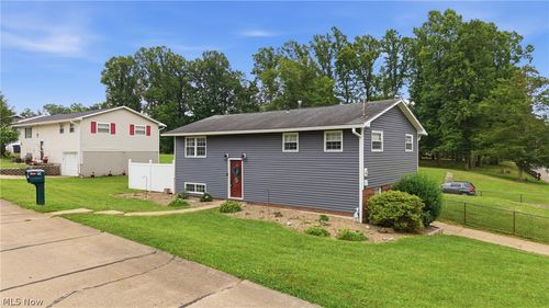 14 Maple Dr, Williamstown, WV, 26187-8041 | Card Image
