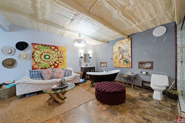 6005 W Ammann Rd, Home with 5 bedrooms, 5 bathrooms and null parking in Bulverde TX | Image 14