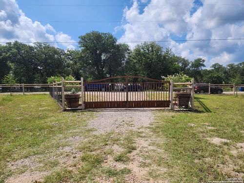 1208 County Road 317, La Vernia, TX, 78121-5740 | Card Image